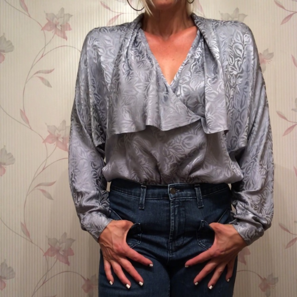 Beautiful silver blue print silk blouse NWT